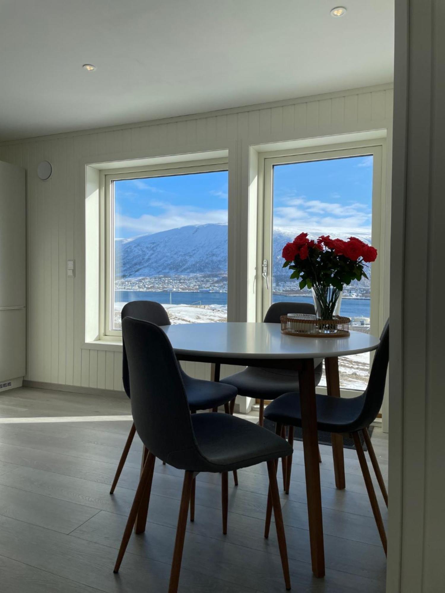 Tromso Skyline Sanctuary Apartment Bagian luar foto